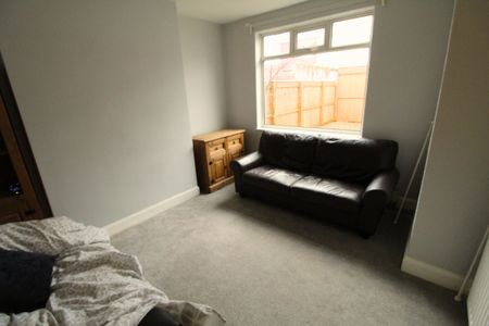 3 Bed Terraced House To Rent - Photo 2