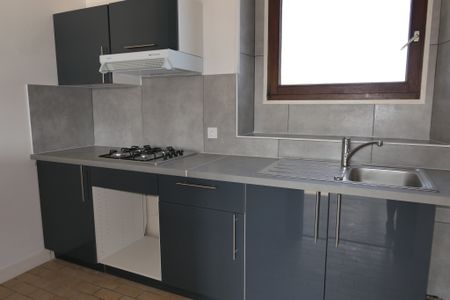 DEUX PIECES ORSAY LE GUICHET - Photo 3