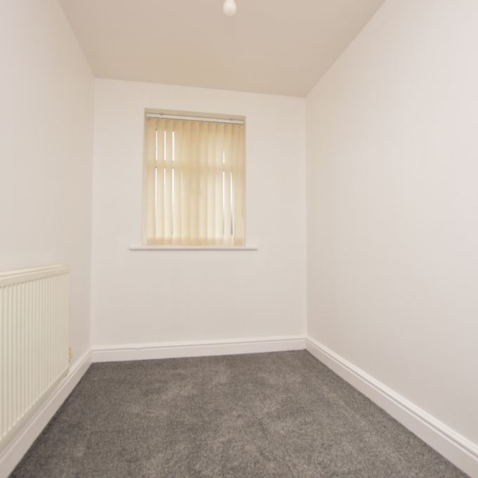 3 Bedroom End of Terrace - Photo 1