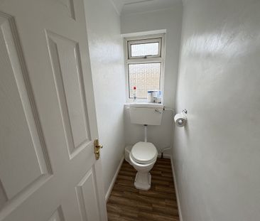 Melvyn Close, Waltham Cross, Goffs Oak - Photo 2