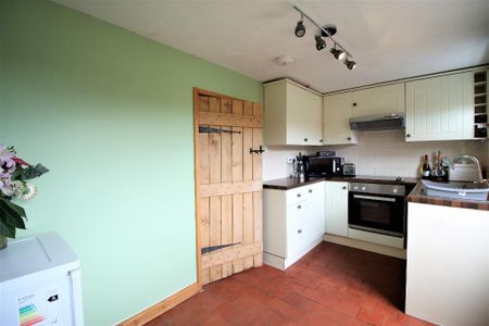 2 bedroom semi-detached house to rent - Photo 4