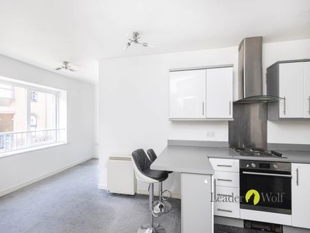 1 bed flat to rent in Kingswood Place, 55 - 59 Norwich Avenue West, BH2 - Photo 3