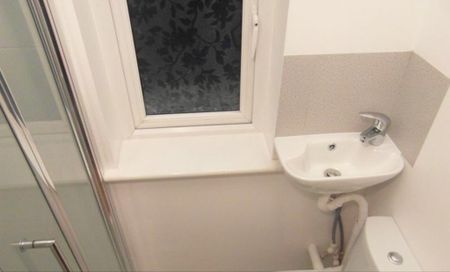 4 bedroom terraced house to rent - Photo 5