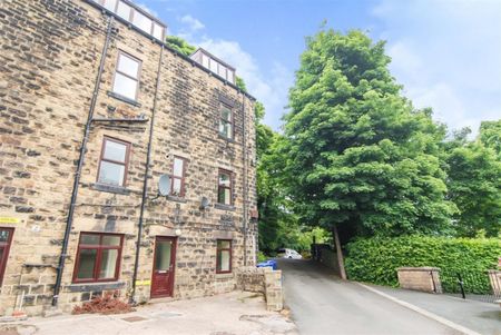 2 bed Apartment - To Let - Photo 2