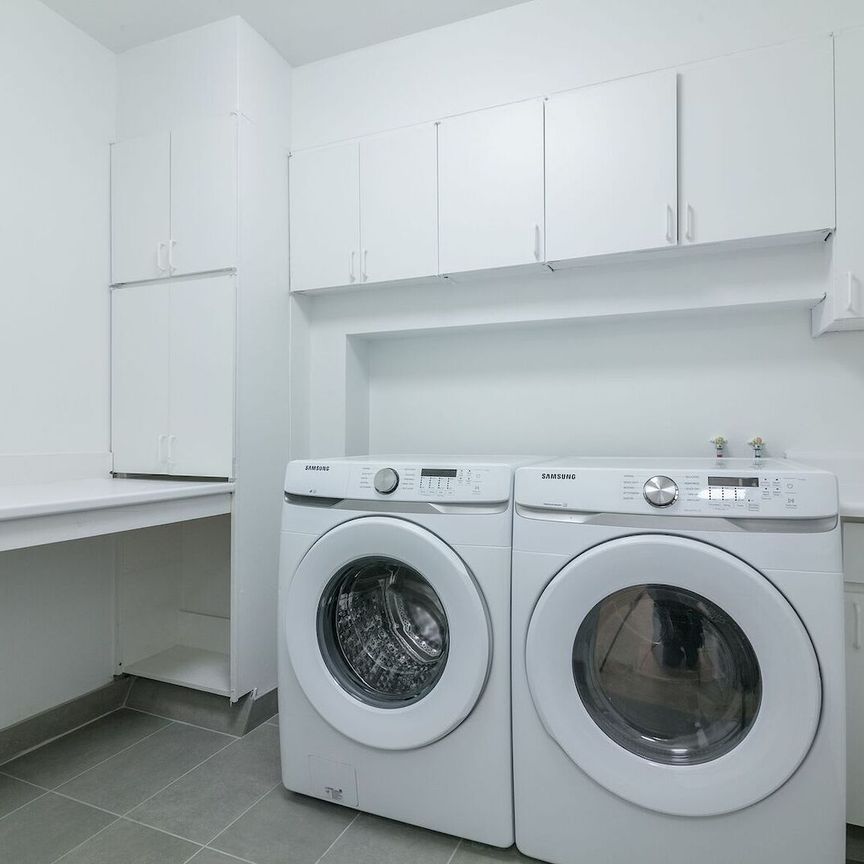 4555 Bonavista Avenue - Photo 1