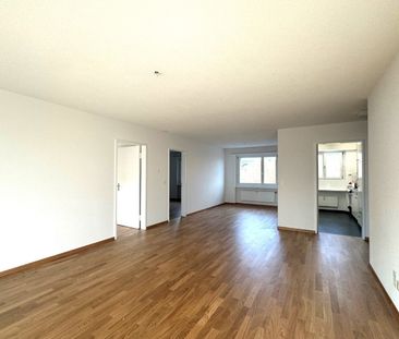 Tolle 4.5-Zimmerwohng im Hochparterre für Familien mit Spielplatz - Photo 1