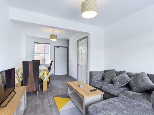 1 bedroom in a house share to rent - Photo 1