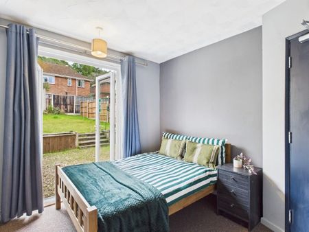 3 bedroom ground floor flat to rent - Photo 3