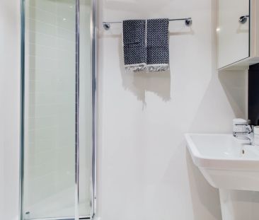 Deluxe 2 bed Apartment - Photo 1