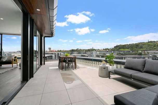 Luxury & Brand New Penthouse, Bills Included - Photo 1