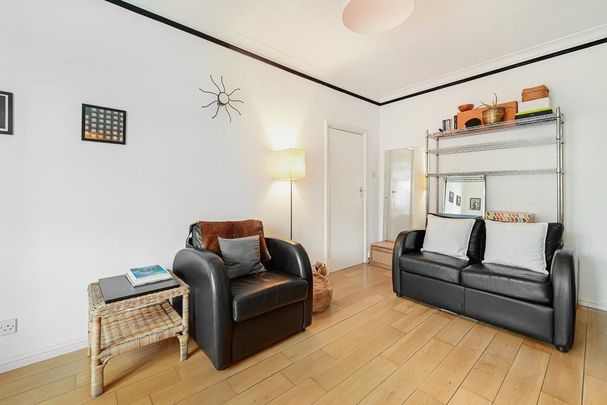 Studio to rent - Photo 1