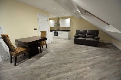 1 bedroom Flat in Woodsley Road, Leeds - Photo 1