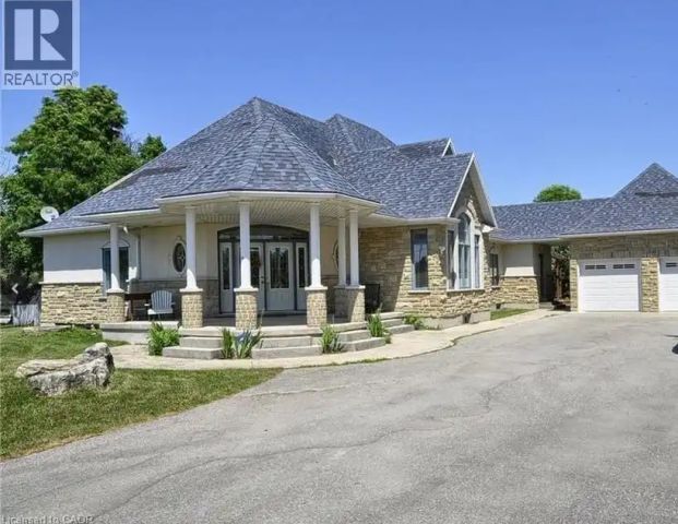 915 BRIARDEAN Road — 5 Bedroom - Photo 1