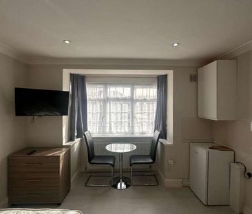 New North Road Ilford, IG6 - Photo 6