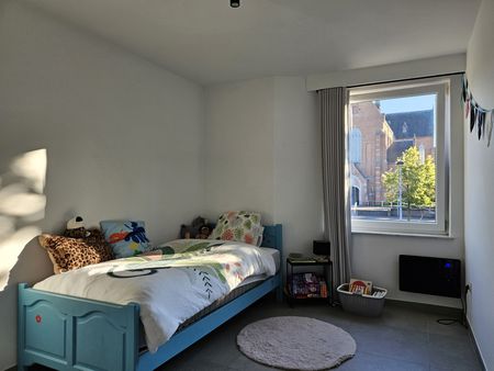 Gerenoveerd appartement met 2 slaapkamers - Foto 4