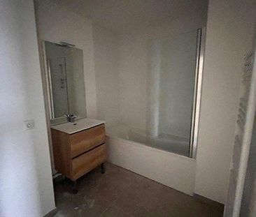 BEAU T4 AVEC BALCON ET TERRASSE . UN PARKING - Photo 3