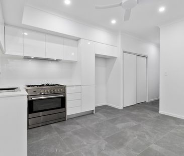 Comfortable & Convenient Living in Collingwood Park - Photo 6