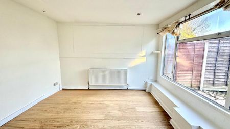 5 bedroom semi-detached house to rent - Photo 3