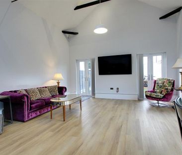 2 bedroom barn conversion to rent - Photo 1