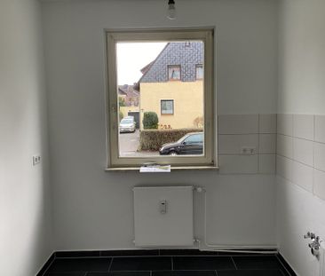 Frisch renovierte 4-Zimmer-Wohnung, ca. 67 m², Balkon, sofort verfü... - Foto 1