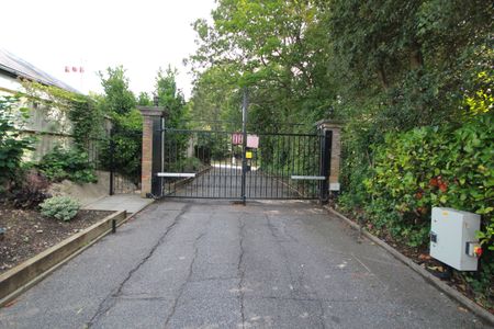 Highlawn Hall, Sudbury Hill, Harrow - Photo 4