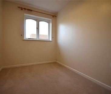 2 bedroom end of terrace house to rent - Photo 3