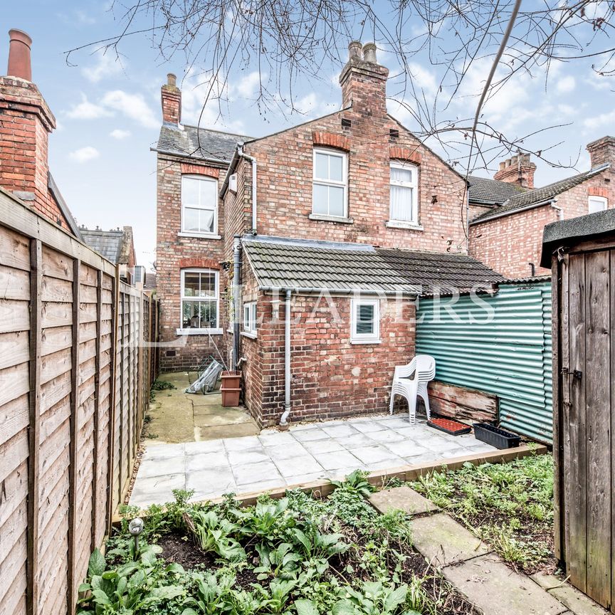 2 bedroom end of terrace to rent Offa Road, Bedford, MK42 9HZ - Photo 1