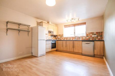 2 bedroom townhouse to rent - Photo 4