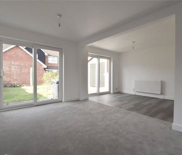 Newly Refurbished detached 4 bedroom, 2 bathroom house to rent in t... - Photo 2