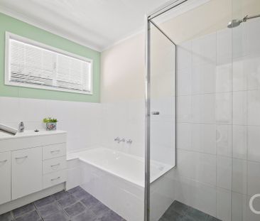 Open the door to acreage, serenity & country charm - Photo 4