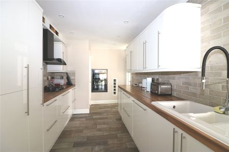 Wakering Road, Shoeburyness, Southend on Sea, Essex, SS3 9SZ - Photo 4