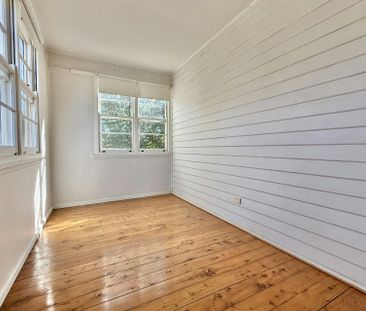 Magnificent 2 story, 4 bedroom home close to the CBD - Photo 3