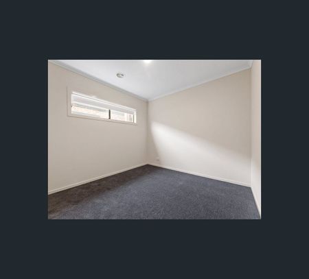 11 St Leonard Drive, South Morang, Vic 3752 - Photo 2