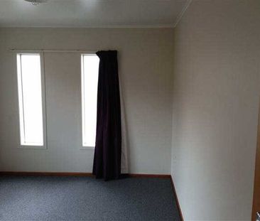 Cozy and Convenient One-Bedroom Upstairs Flat in an Ideal Location ... - Photo 4