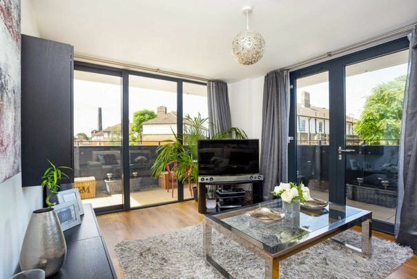 Albatross Way, Surrey Quays, SE16 - Photo 1