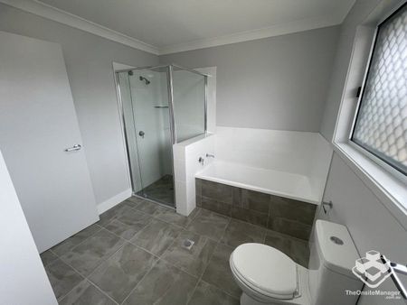 Huge Main Bedroom and Walk in Robe! - Photo 2