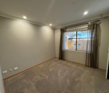 Modern 3x1 Front Villa – Small Group of 4 - Photo 3