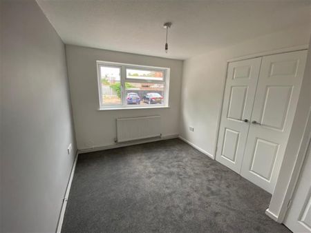 2 bedroom Flat To Let - Photo 4