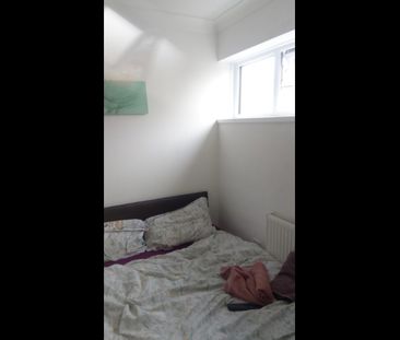 Room in a Shared House, Newbury Park, IG3 - Photo 5