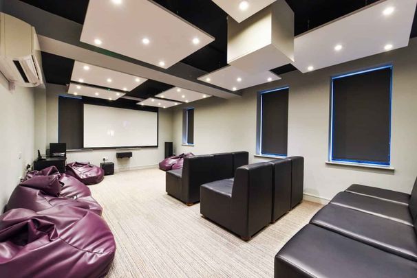 Studio Silver - Photo 1