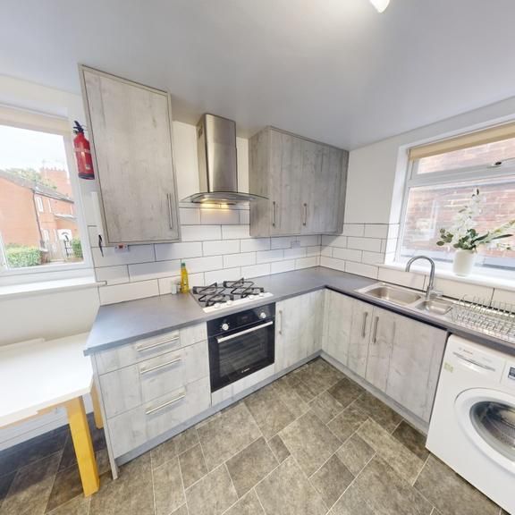 5 bedroom semi-detached house to rent - Photo 1