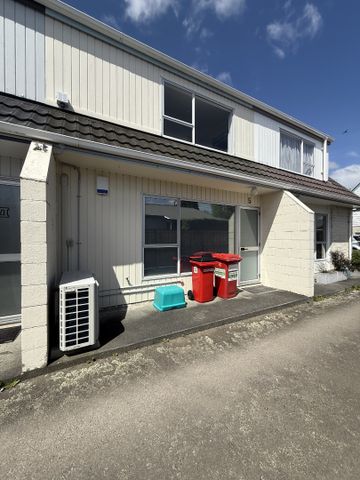Modern 2 Bedroom with car park - Photo 2