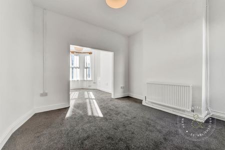 2 Bedroom House - Terraced - Photo 2