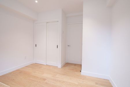 4715 Queen Mary Road - Photo 4