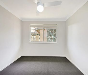 Modern 3 Bedroom Home - Photo 3
