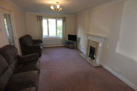 4 bedroom detached house to rent - Photo 4