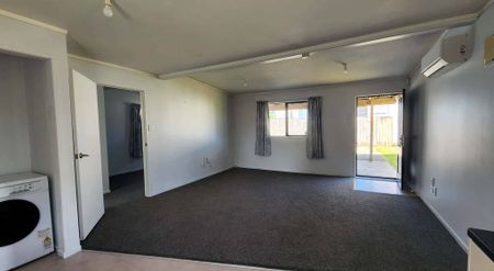 Cosy One Bedroom - Photo 2