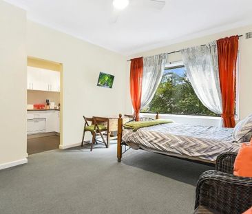 Studio in the perfect location - Photo 1