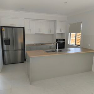 Smithfield - Photo 2