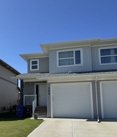 Duplex in Blackfalds with GARAGE and PET FRIENDLY! - Photo 2